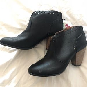 SUPER CUTE ANKLE BOOTS SIZE 10